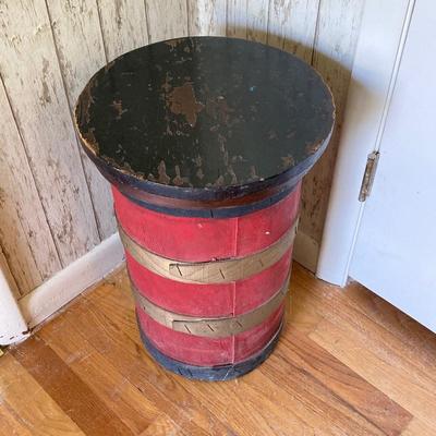 LOT 173: Farm House / Americana Collection - Assorted Stars, Painted Barrel and Wall Art