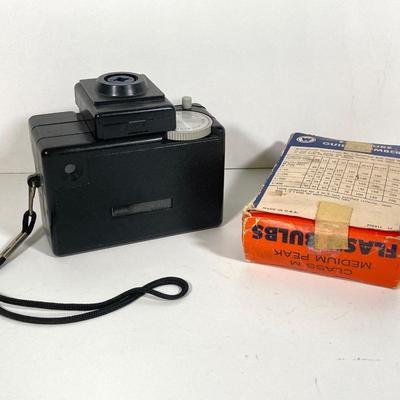 LOT 180: Vintage Cameras - Kodak Instamatic M4, Brownie Hawkeye, Duaflex III, Revere Automatic 500, Westinghouse No. 5 Flash Bulbs and More