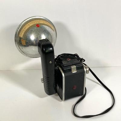 LOT 180: Vintage Cameras - Kodak Instamatic M4, Brownie Hawkeye, Duaflex III, Revere Automatic 500, Westinghouse No. 5 Flash Bulbs and More