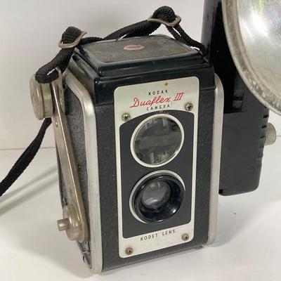 LOT 180: Vintage Cameras - Kodak Instamatic M4, Brownie Hawkeye, Duaflex III, Revere Automatic 500, Westinghouse No. 5 Flash Bulbs and More