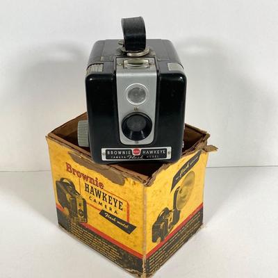 LOT 180: Vintage Cameras - Kodak Instamatic M4, Brownie Hawkeye, Duaflex III, Revere Automatic 500, Westinghouse No. 5 Flash Bulbs and More