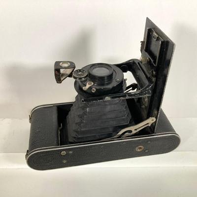 LOT 181: Vintage Camera Collection - Balda, Contessa Nettel, Brownie Hawkeye and Argus