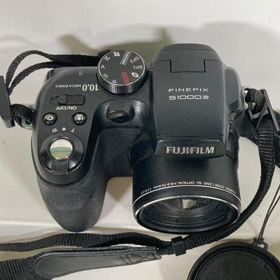 LOT 182: Collection of Cameras - Fuji, Sony Cyber Shot, Canon Sure Shot 85 Zoom and Case