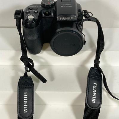 LOT 182: Collection of Cameras - Fuji, Sony Cyber Shot, Canon Sure Shot 85 Zoom and Case