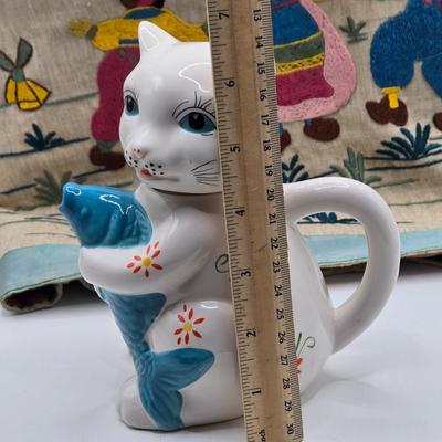 LOT 193: Figurine Collection & More: Made in Occupied Japan, Royal Dalton, Capodimonte, Lenox, Limoges, Maruri Masterpiece