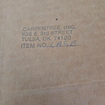 LOT 198: Country Decor Including Large Serving Tray, All Wooden House Plaque, Apple Clock , Cat Shelf Sitter, and More