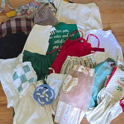 LOT 204: Vintage Aprons and Cookbooks