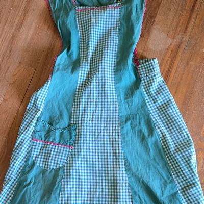 LOT 204: Vintage Aprons and Cookbooks