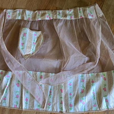LOT 204: Vintage Aprons and Cookbooks