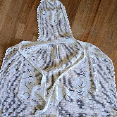 LOT 204: Vintage Aprons and Cookbooks