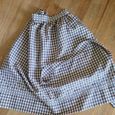 LOT 204: Vintage Aprons and Cookbooks