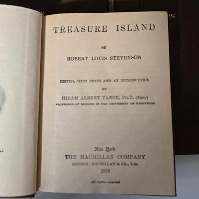 LOT 216: Macmillan's Pocket Classics Books