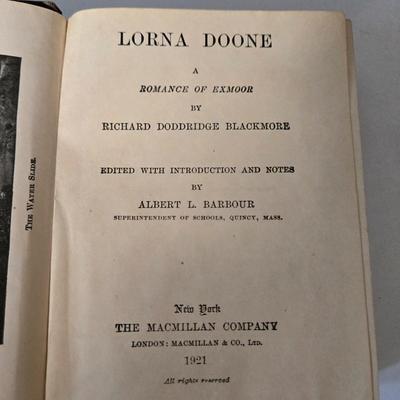 LOT 216: Macmillan's Pocket Classics Books