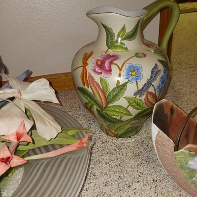 HUMMINGBIRD TV LAMP, LARGE PITCHER, FAUX FLOWERS ON A LARGE GLASS BOWL