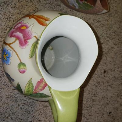 HUMMINGBIRD TV LAMP, LARGE PITCHER, FAUX FLOWERS ON A LARGE GLASS BOWL