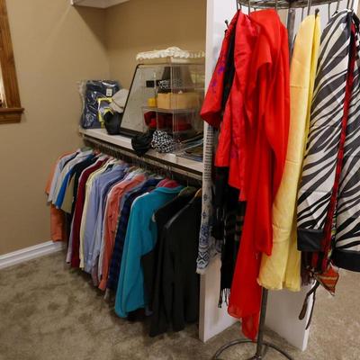 Corner Clothing (Master Closet)