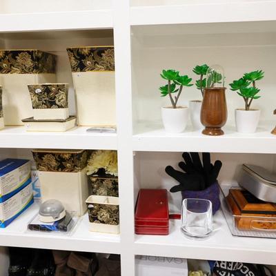 Sale Photo Thumbnail #326: Shoes are size 9.

NO CHERRY PICKING or taking ONLY the items you want and leaving the rest! Please arrive with enough time to load. Bring boxes/any tools to assemble/dolly/people to help load/etc.
- Questions? Call Shawn at (918)232-2327 or email us.