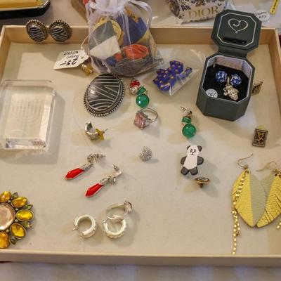 House #2: Jewelry Counter Selection
