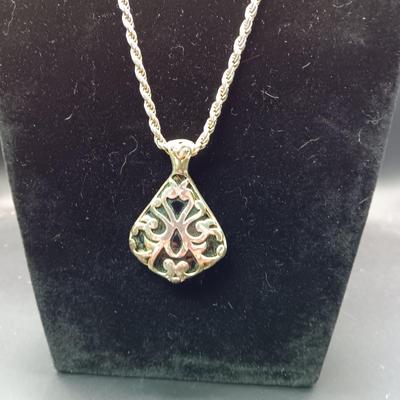 STERLING SILVER CHAIN AND PENDANT 50.64g