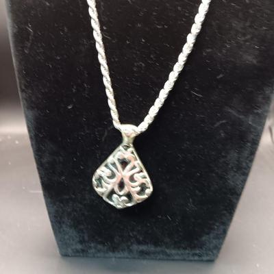 STERLING SILVER CHAIN AND PENDANT 50.64g