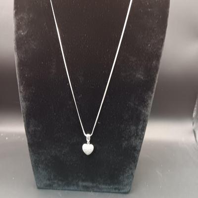 STERLING SILVER CHAIN AND HEART PENDANT PLUS ANTIQUE STERLING LOCKET 16.30g