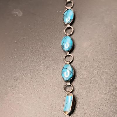 TURQUOISE AND STERLING SILVER EARRINGS AND BRACELET 9.48g