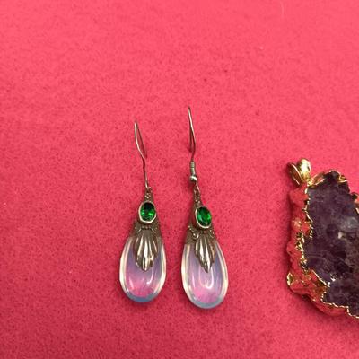 OPALINE EARRINGS AND AN AMETHYST CRYSTAL