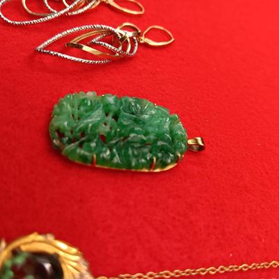 14K GOLD EARRINGS, 18K AND JADE PENDANT AND A COSTUME NECKLACE (GOLD 2.36g)