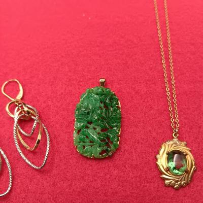 14K GOLD EARRINGS, 18K AND JADE PENDANT AND A COSTUME NECKLACE (GOLD 2.36g)