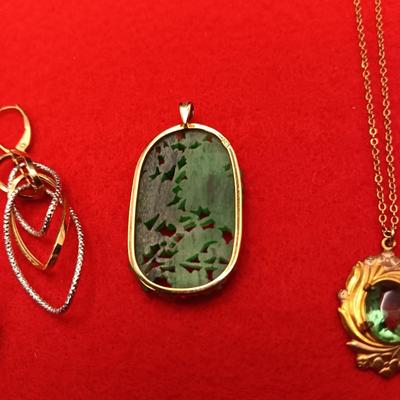 14K GOLD EARRINGS, 18K AND JADE PENDANT AND A COSTUME NECKLACE (GOLD 2.36g)