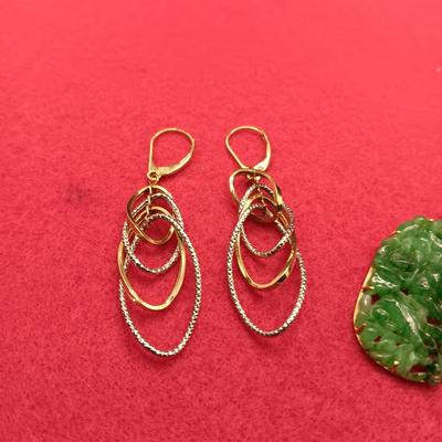 14K GOLD EARRINGS, 18K AND JADE PENDANT AND A COSTUME NECKLACE (GOLD 2.36g)