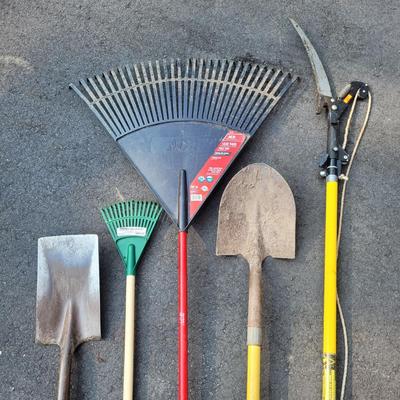 Large Lot of Garden Tools (G-RL)