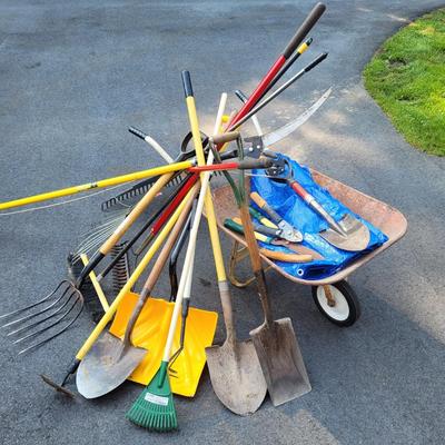 Large Lot of Garden Tools (G-RL)