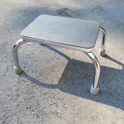 Three Ladders and Stepstools (G-EL)