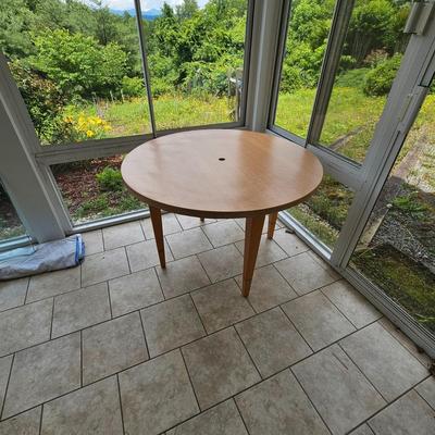 Blonde Colored Patio Table with Plexiglass Top (BSR-JS)