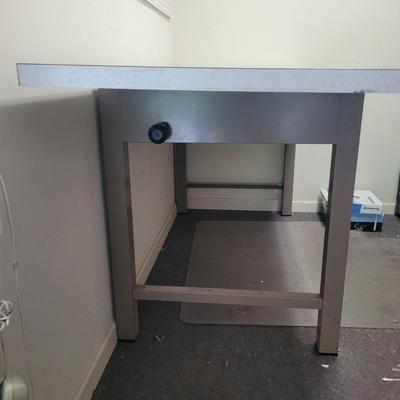 Metal Work Bench with Formica Top (G-EL)