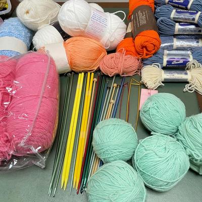 Knit the Season - Yarn & Needles (BO-SS)
