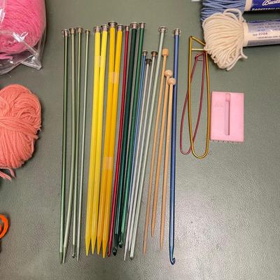 Knit the Season - Yarn & Needles (BO-SS)