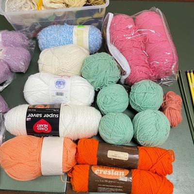 Knit the Season - Yarn & Needles (BO-SS)