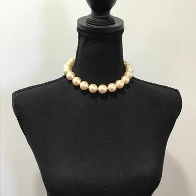 Vintage chunky faux, pearl bead choker necklace