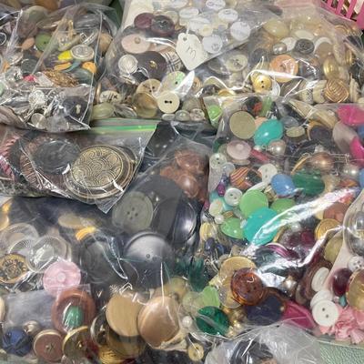 Sew Many Buttons! Zippers, Velcro & More (BO-SS)