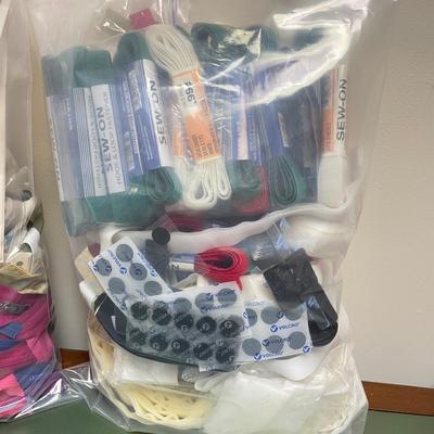 Sew Many Buttons! Zippers, Velcro & More (BO-SS)