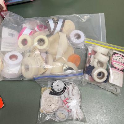 Sew Many Buttons! Zippers, Velcro & More (BO-SS)