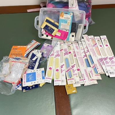 Sew Many Buttons! Zippers, Velcro & More (BO-SS)