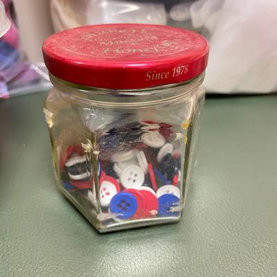 Sew Many Buttons! Zippers, Velcro & More (BO-SS)