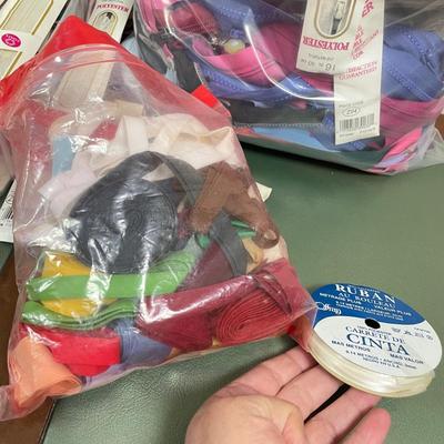 Sew Many Buttons! Zippers, Velcro & More (BO-SS)