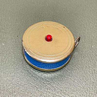 Fishing Reel, Hoover Vacuum & Retracting Vintage Tape Measure (BO-SS)