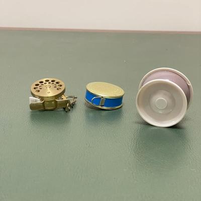 Fishing Reel, Hoover Vacuum & Retracting Vintage Tape Measure (BO-SS)