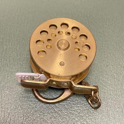 Fishing Reel, Hoover Vacuum & Retracting Vintage Tape Measure (BO-SS)