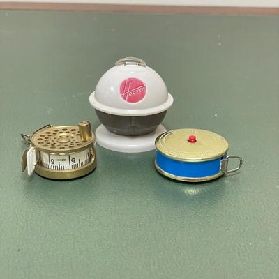 Fishing Reel, Hoover Vacuum & Retracting Vintage Tape Measure (BO-SS)